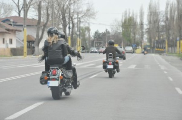 Pasionaţii de motoare au început să dea ture prin staţiuni